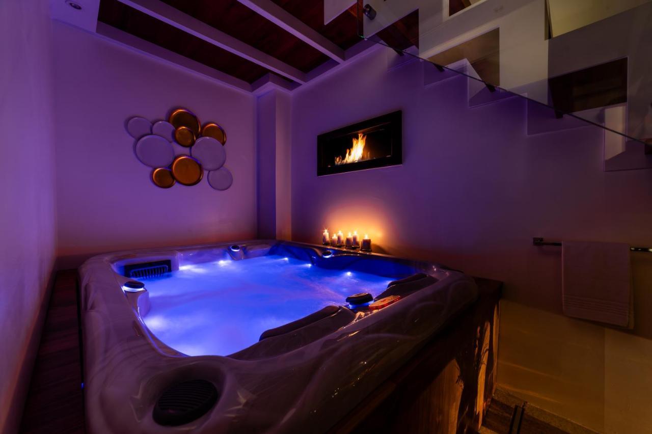 Old Court Luxury Suite&Spa By Monholiday Монополи Экстерьер фото